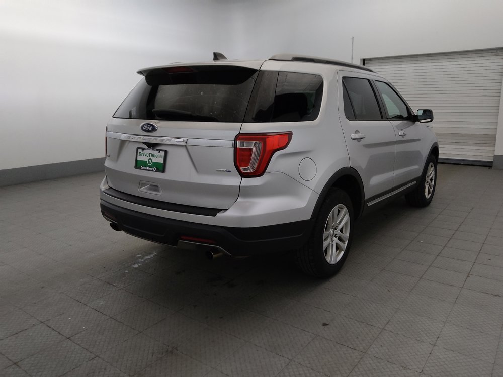 Used 2018 Ford Explorer XLT AWD/4WD image 9