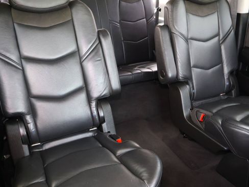 Used 2020 Cadillac Escalade ESV Premium Luxury RWD image 25