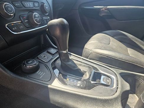 Used 2023 Jeep Cherokee Altitude Lux image 24