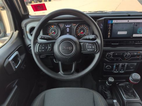 Used 2025 Jeep Wrangler Sport AWD/4WD image 17