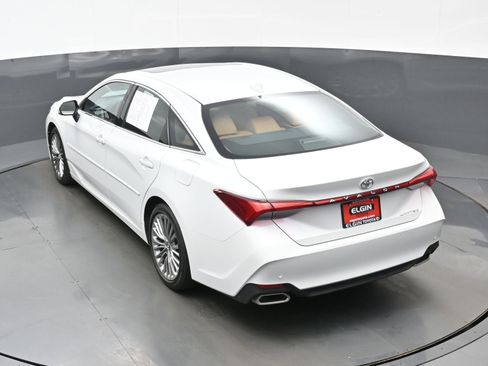 Used 2019 Toyota Avalon Limited image 41