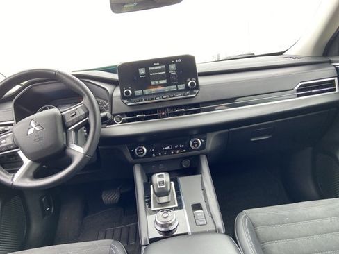Used 2023 Mitsubishi Outlander SE FWD image 18