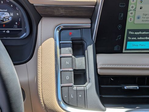 Used 2024 Chevrolet Suburban Premier w/ Premium Package AWD/4WD image 24