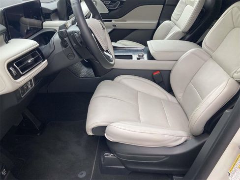 Used 2025 Lincoln Aviator Reserve w/ Equipment Group 201A image 13