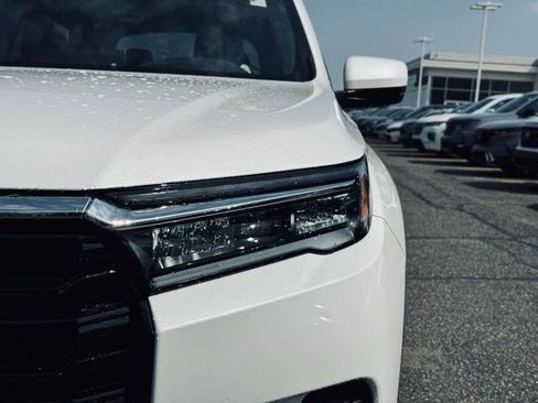 New 2026 Honda Pilot Touring image 3