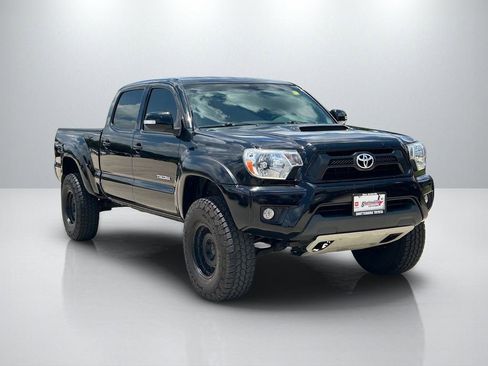 Used 2015 Toyota Tacoma 4x4 Double Cab w/ TRD Sport Package image 3