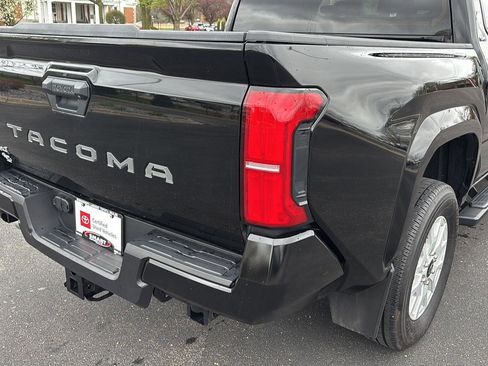 Used 2024 Toyota Tacoma SR5 AWD/4WD image 9
