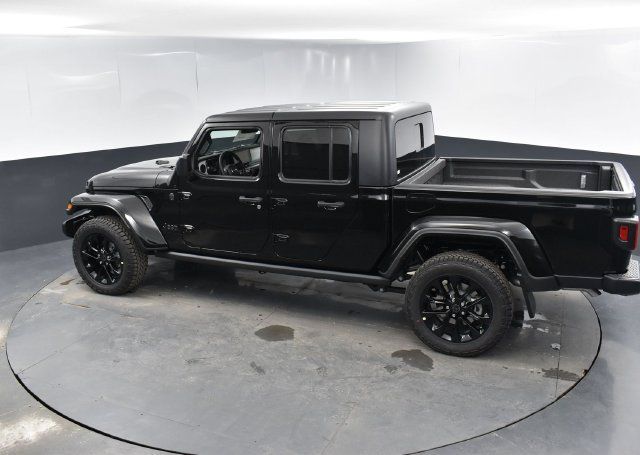 Used 2025 Jeep Gladiator Sport AWD/4WD image 42