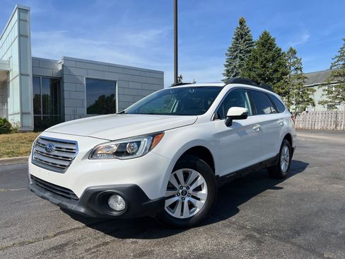 Used 2017 Subaru Outback 2.5i Premium AWD/4WD image 3