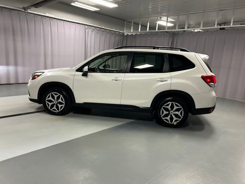 Used 2020 Subaru Forester Premium AWD/4WD image 4