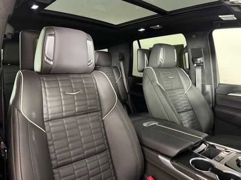Used 2025 Cadillac Escalade V w/ LPO, ONYX Package AWD/4WD image 33