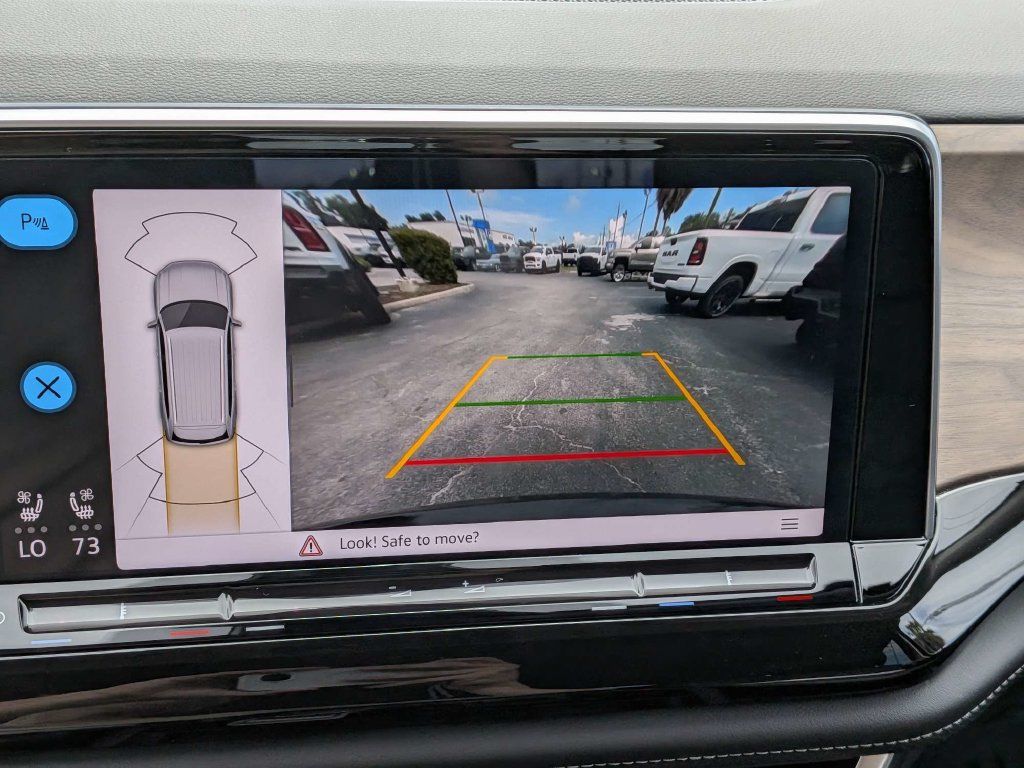 Used 2025 Volkswagen Atlas SE FWD image 30