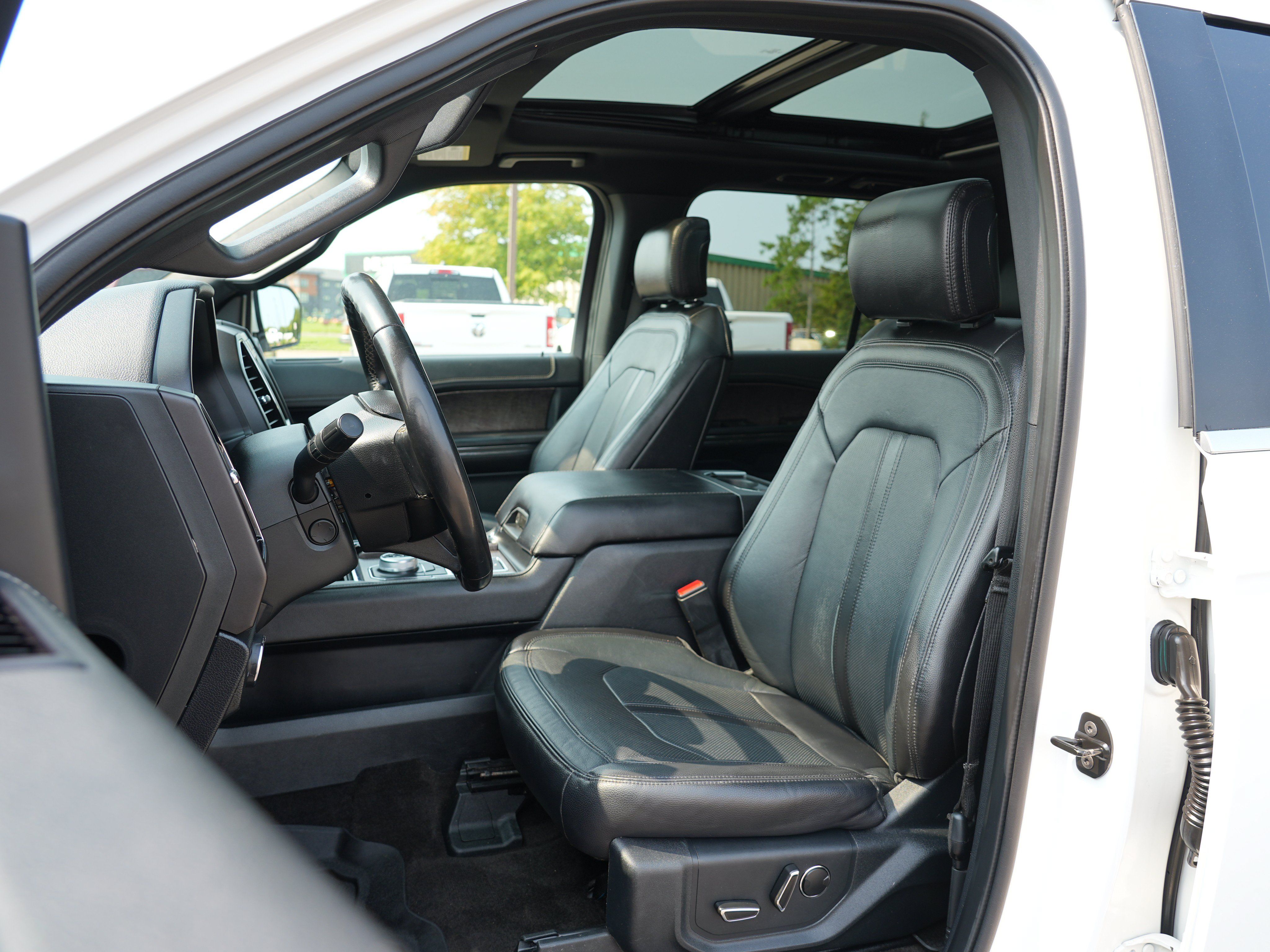 Used 2020 Ford Expedition Limited AWD/4WD image 12