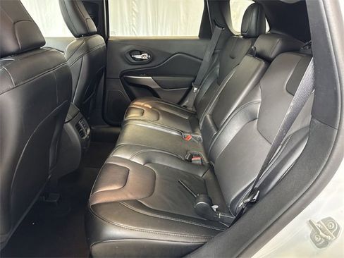 Used 2022 Jeep Cherokee Limited image 13