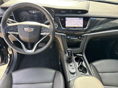 Used 2025 Cadillac XT6 Premium Luxury image 20