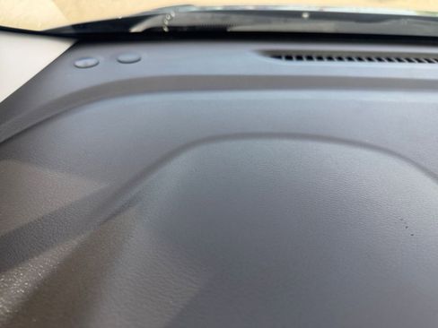 Used 2025 Nissan Versa SV image 34