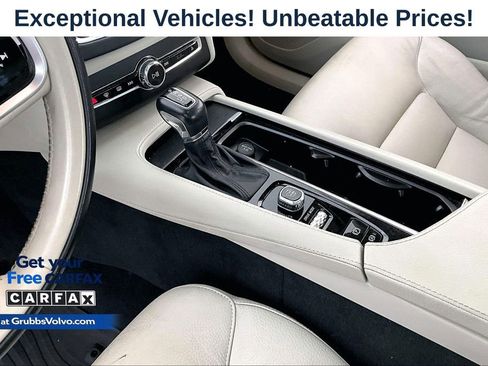 Used 2020 Volvo XC90 T5 Momentum w/ Protection Package Premier AWD/4WD image 12