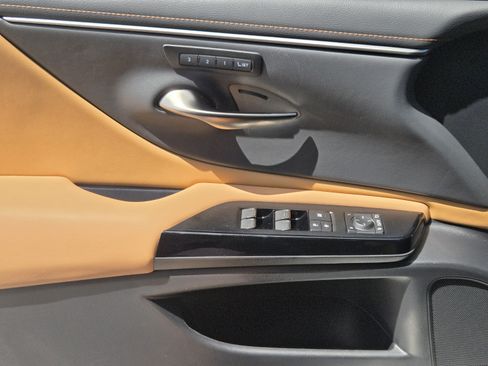 Used 2025 Lexus ES 350 w/ Premium Package FWD image 19