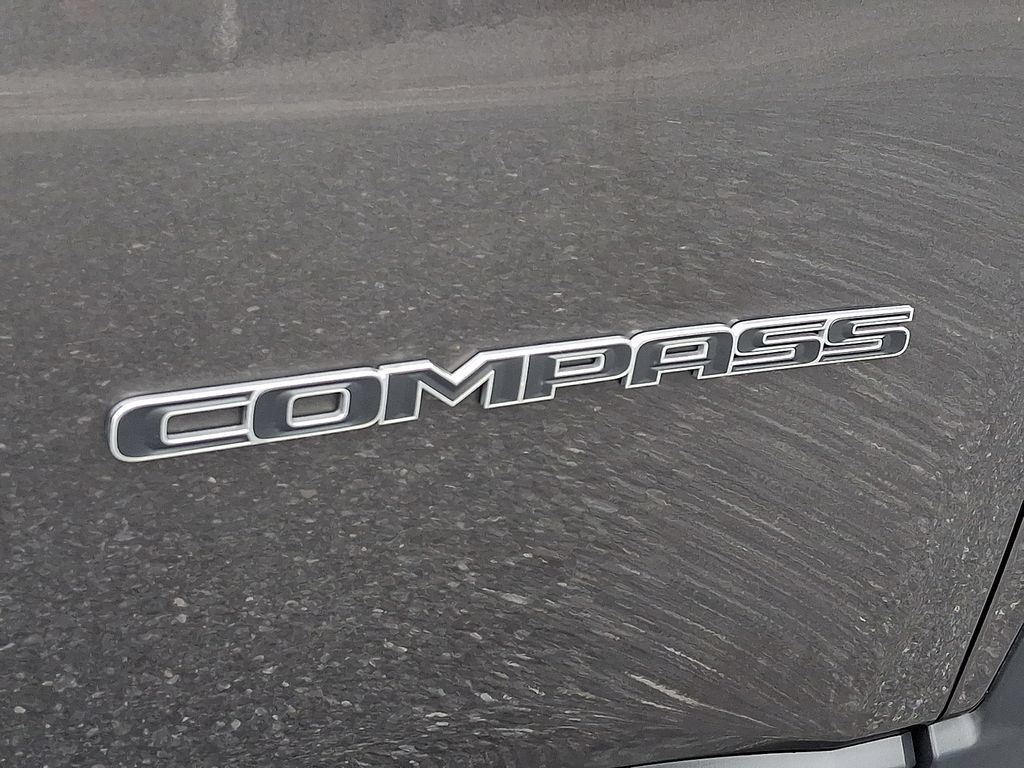 Used 2019 Jeep Compass Latitude w/ Cold Weather Group AWD/4WD image 31