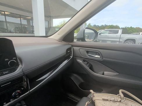 Used 2023 Nissan Rogue SL w/ SL Premium Package image 8