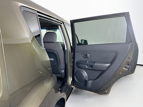Used 2013 Kia Soul image 26