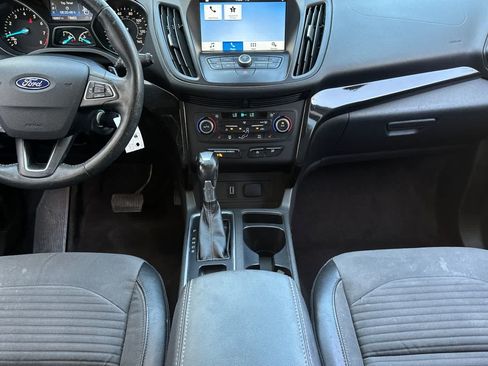 Used 2018 Ford Escape SE w/ SE Sport Appearance Package FWD image 4