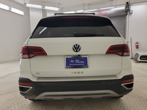 Used 2024 Volkswagen Taos SE w/ Black Wheel Package FWD image 4