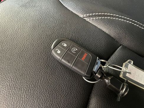 Used 2025 Jeep Compass Limited image 21