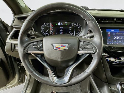 Used 2023 Cadillac XT6 Premium Luxury image 9