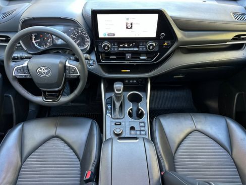 Used 2023 Toyota Highlander XSE image 15