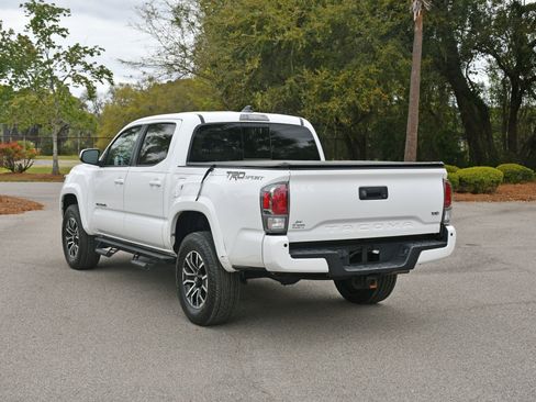 Used 2022 Toyota Tacoma TRD Sport w/ Technology Package image 4