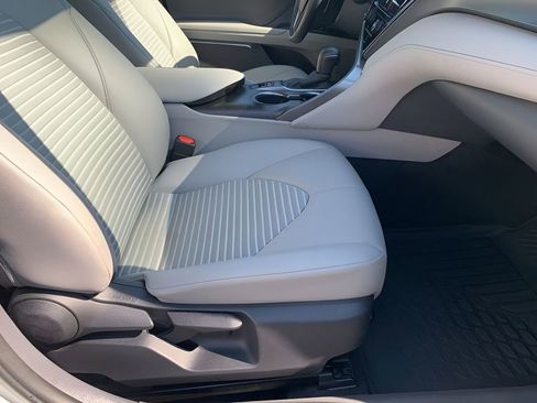 Used 2024 Toyota Camry SE image 17