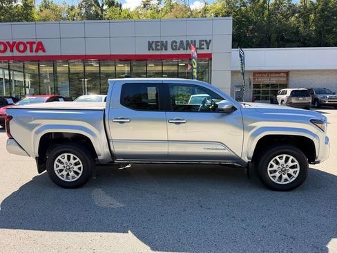 Certified 2025 Toyota Tacoma SR5 AWD/4WD image 2
