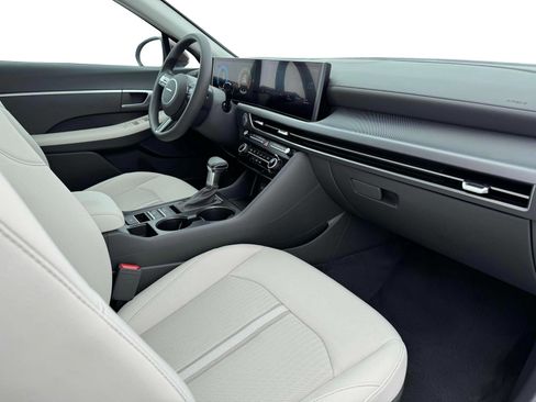 Used 2025 Hyundai Sonata SE image 15