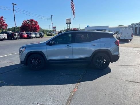 Used 2024 GMC Terrain SLT w/ Infotainment Package II FWD image 35