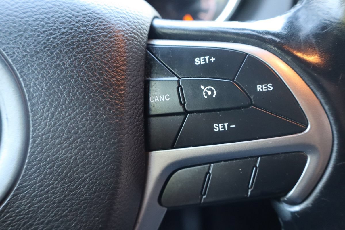 Used 2019 Jeep Grand Cherokee Limited AWD/4WD image 16