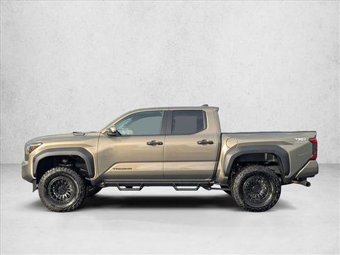 Used 2025 Toyota Tacoma TRD Off-Road image 9