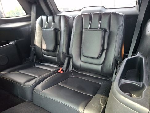 Used 2016 Ford Explorer XLT w/ Equipment Group 202A AWD/4WD image 10