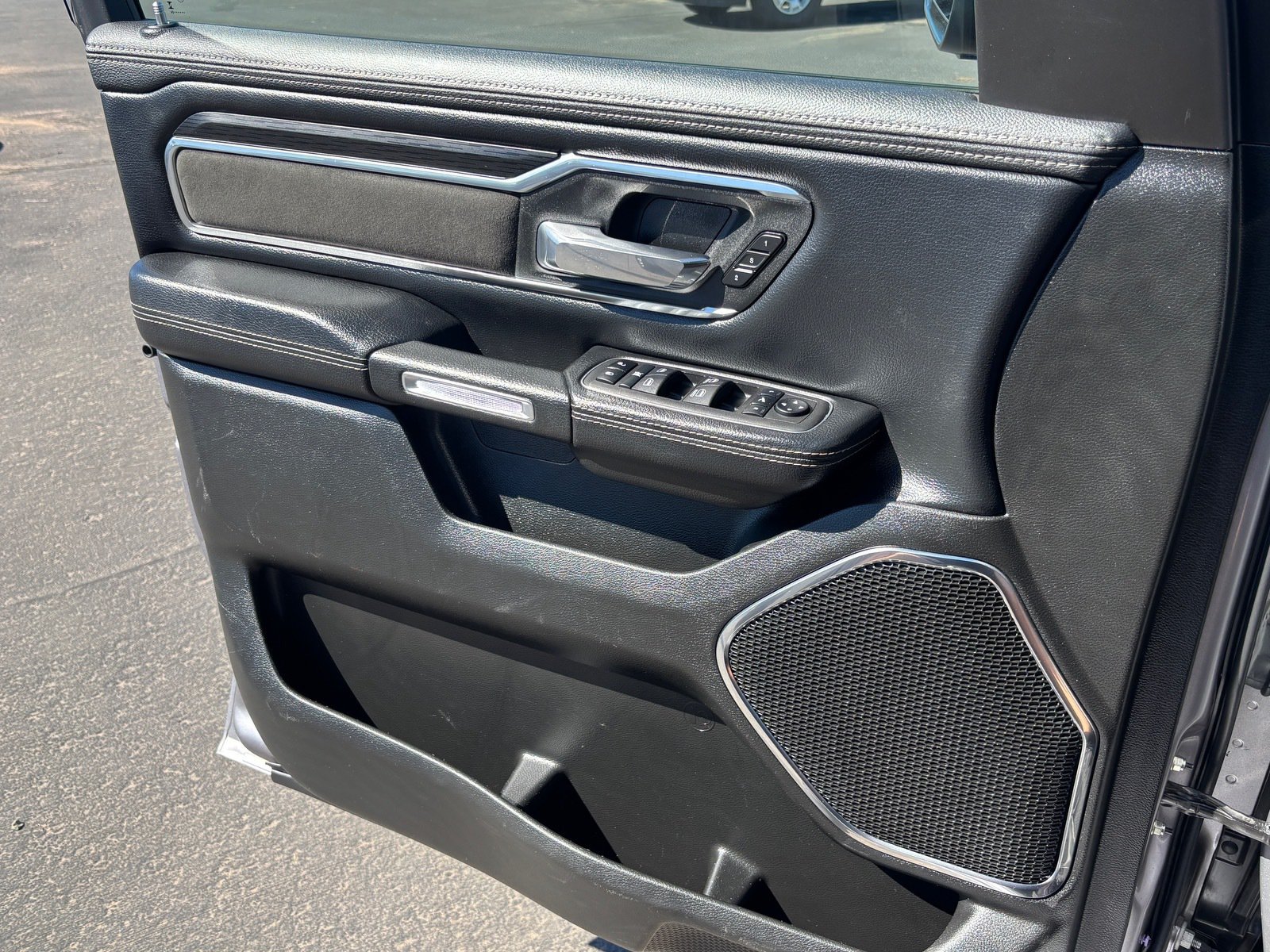 Used 2024 RAM 1500 Laramie RWD image 11