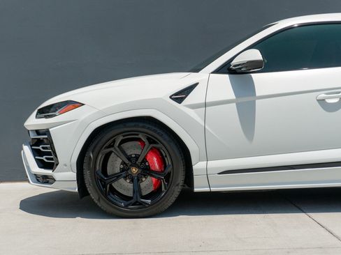 Used 2020 Lamborghini Urus AWD/4WD image 16