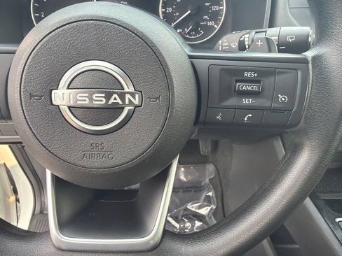 Used 2022 Nissan Rogue S FWD image 21