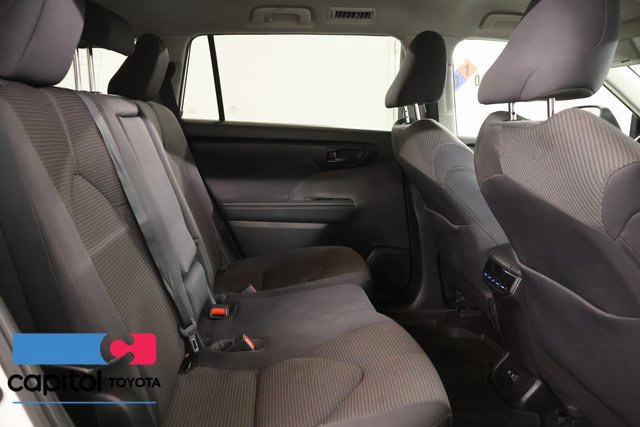 Used 2020 Toyota Highlander LE AWD/4WD image 30