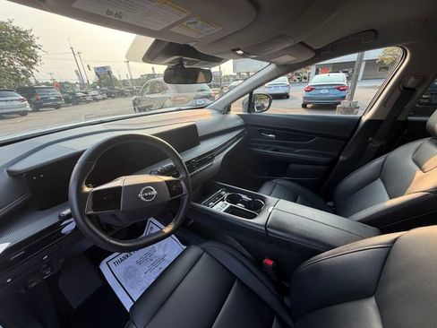 Used 2025 Nissan Murano SV FWD image 2