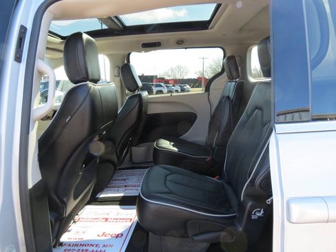Used 2024 Chrysler Pacifica Limited w/ Trailer Tow Group FWD image 20