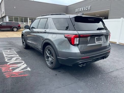 Certified 2025 Ford Explorer ST RWD image 5