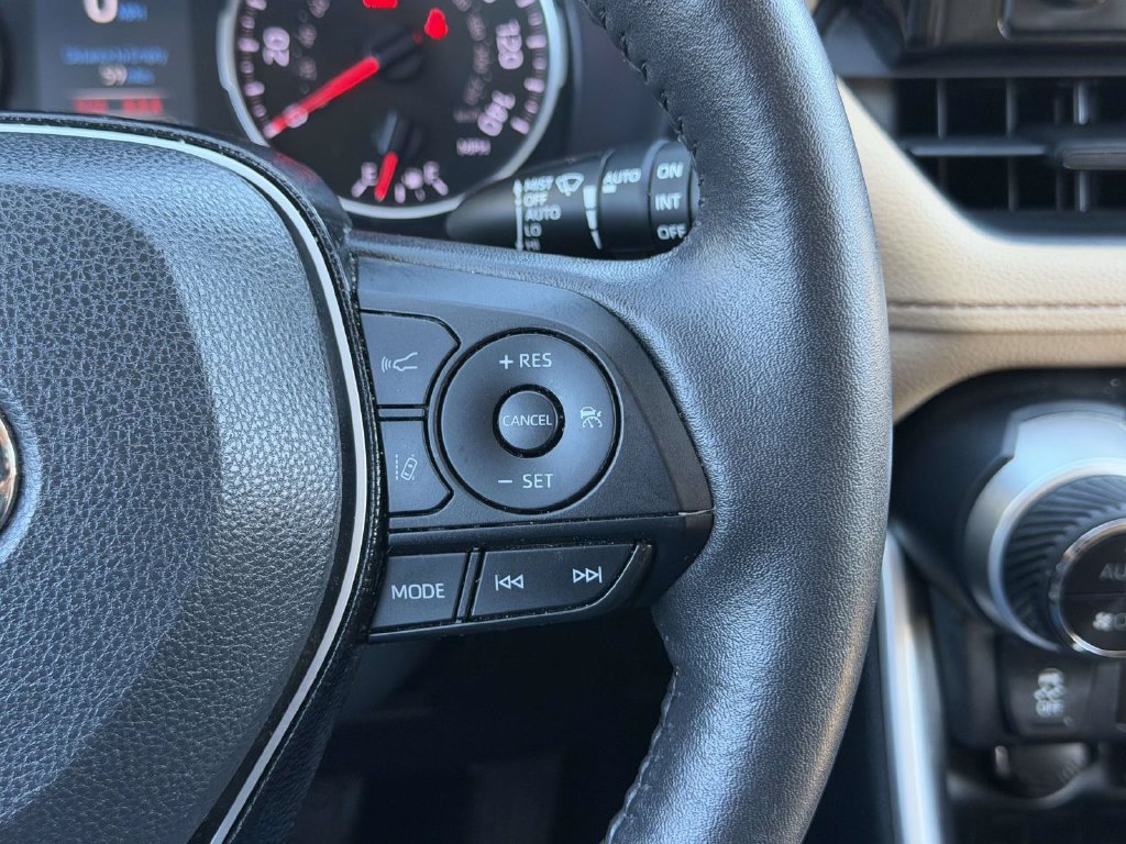 Used 2021 Toyota RAV4 XLE w/ Convenience Package AWD/4WD image 9