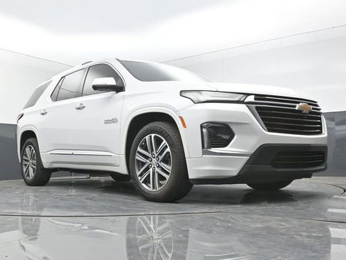 Used 2023 Chevrolet Traverse High Country FWD image 1