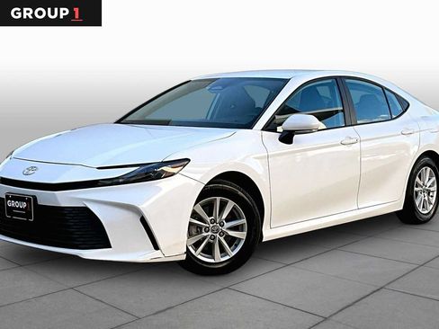 Used 2025 Toyota Camry LE FWD image 1
