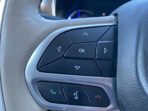 Used 2018 Chrysler Pacifica Limited image 27