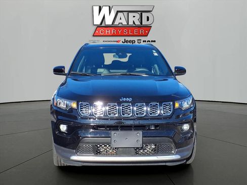 Used 2024 Jeep Compass Limited image 4